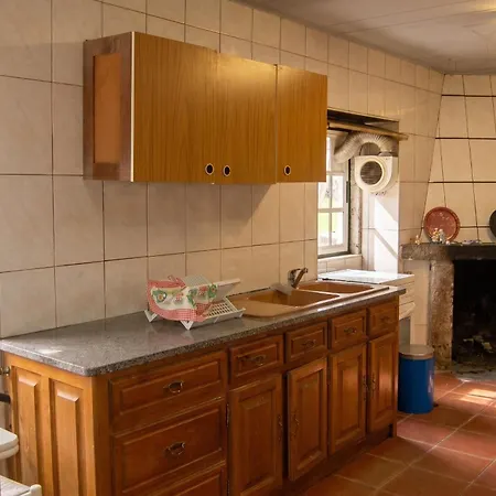 Semesterbostad Spacious House With Mountain View In Fernando Vila Fernando (Guarda)