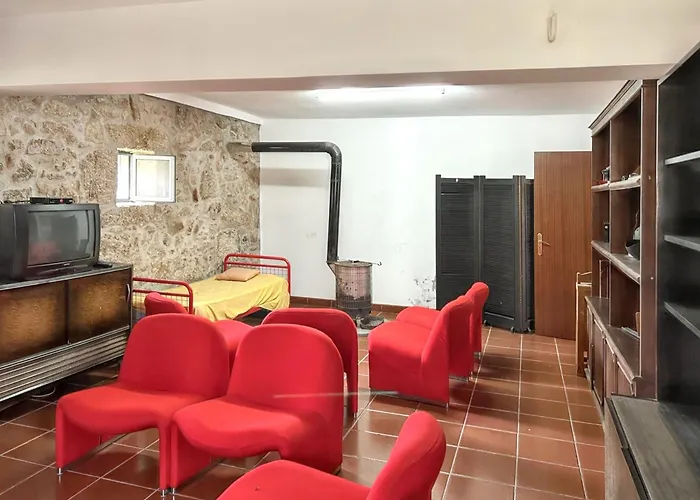 Casa vacanze Spacious House With Mountain View In Fernando Vila Fernando (Guarda)