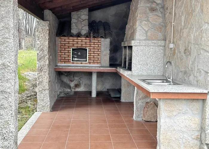 Casa vacanze Spacious House With Mountain View In Fernando Vila Fernando (Guarda)